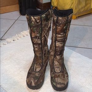 She Camo snake boots